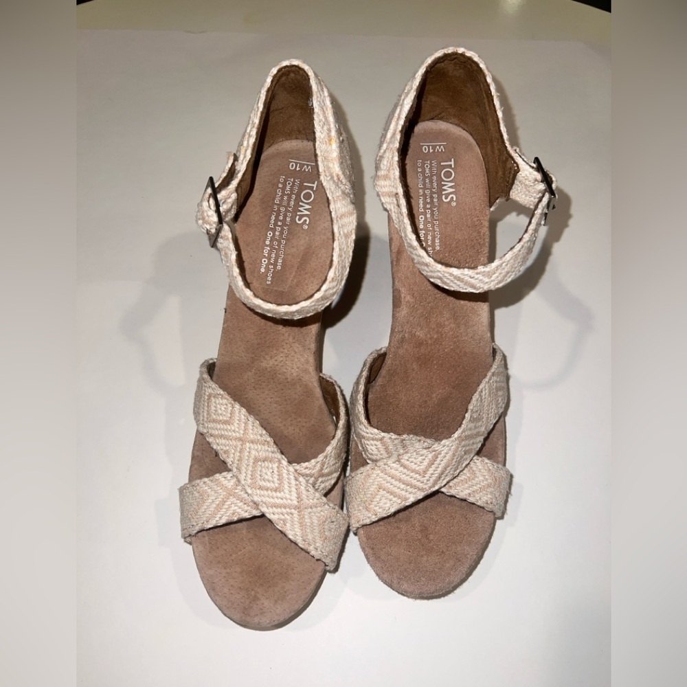 TOMS Sienna Tan‎ Wedge size 10